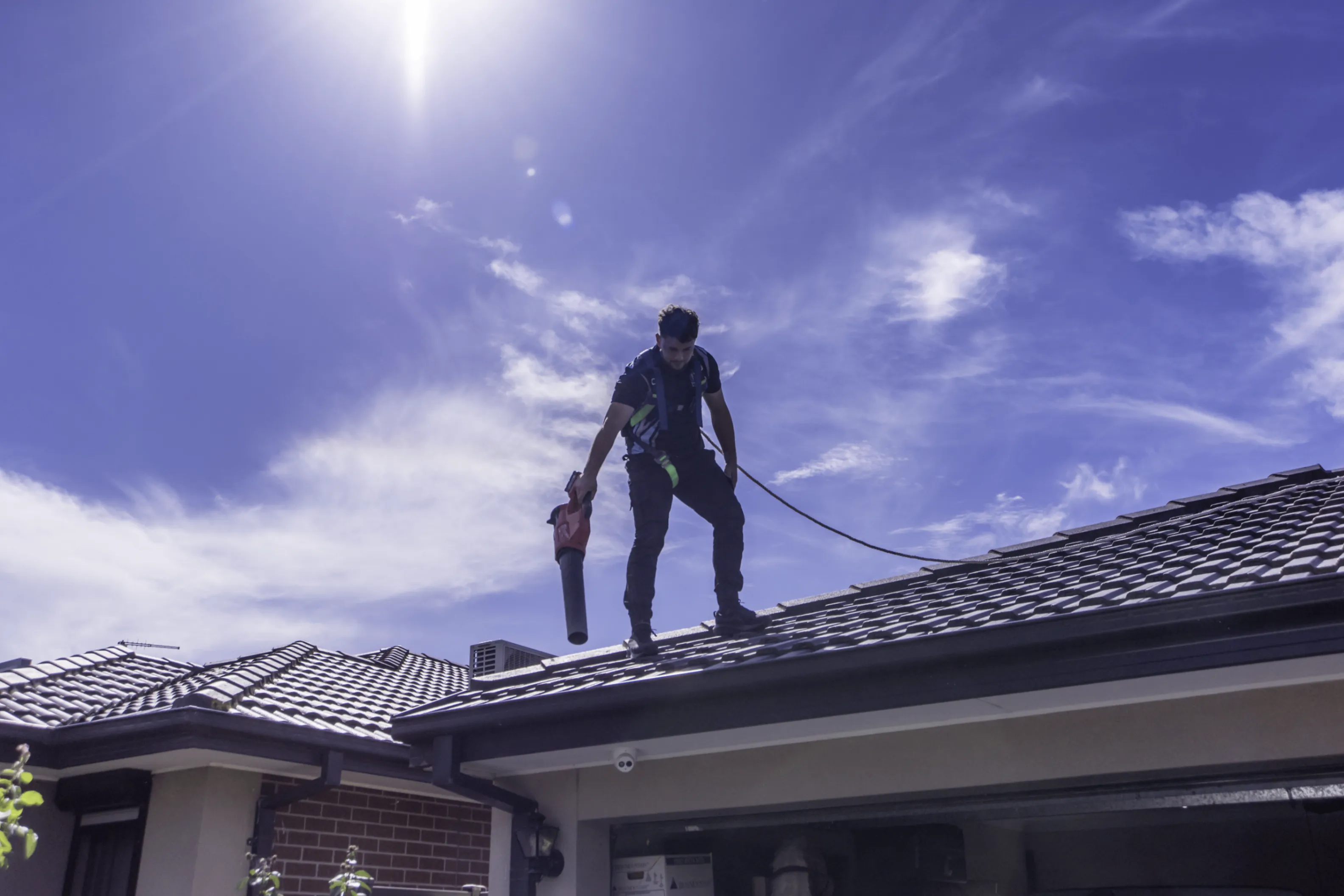 Safety-first gutter cleaning